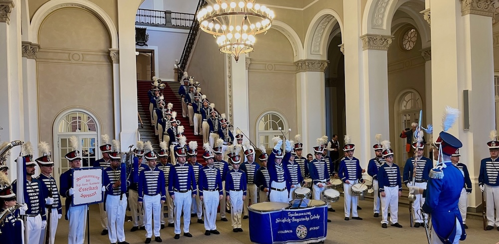 Historyczna bawarska gwardia w bawarskim parlamencje