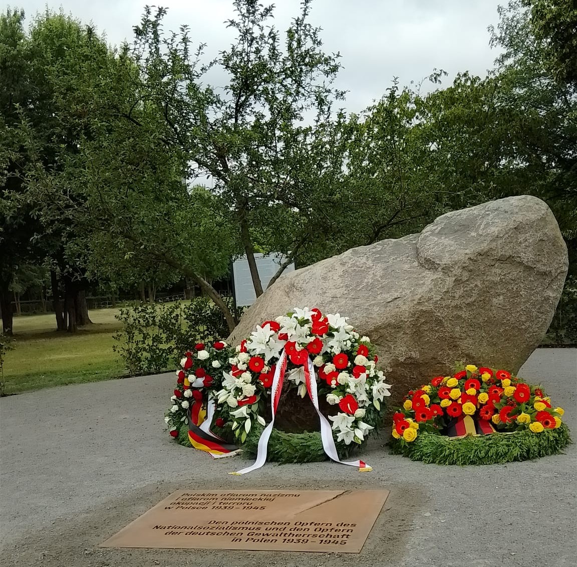 Pomnik upamietnienia 3